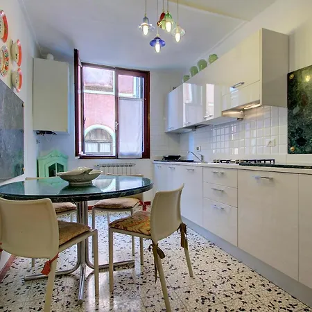 Apartment Marco Canal-views