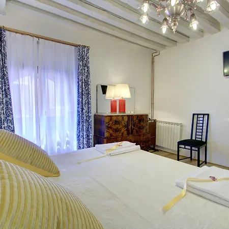 Marco Canal-views Apartment